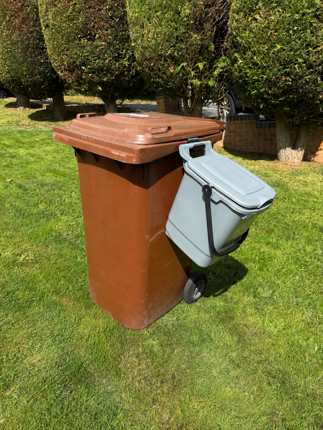 HomeDrive Side Mounted Food Waist Bin Clip