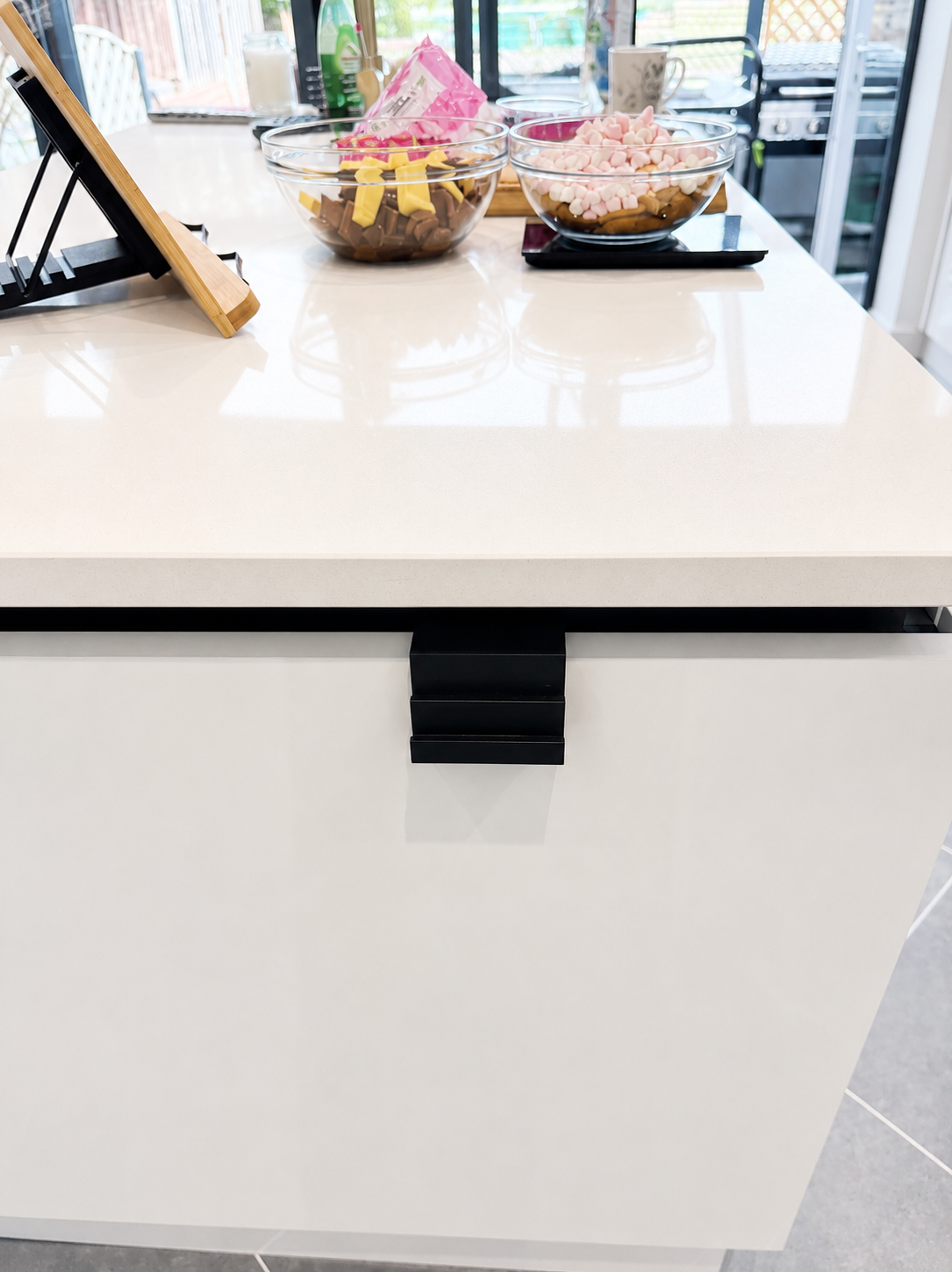 HomeDrive Cupboard Mounted Kitchen Caddy Clip for 7L Food Waste Bin