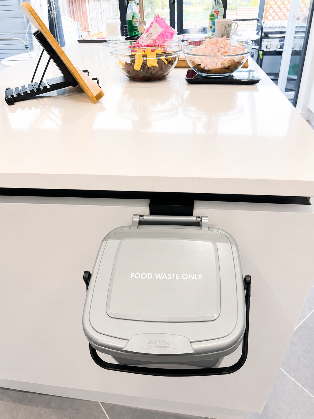 HomeDrive Cupboard Mounted Kitchen Caddy Clip for 7L Food Waste Bin