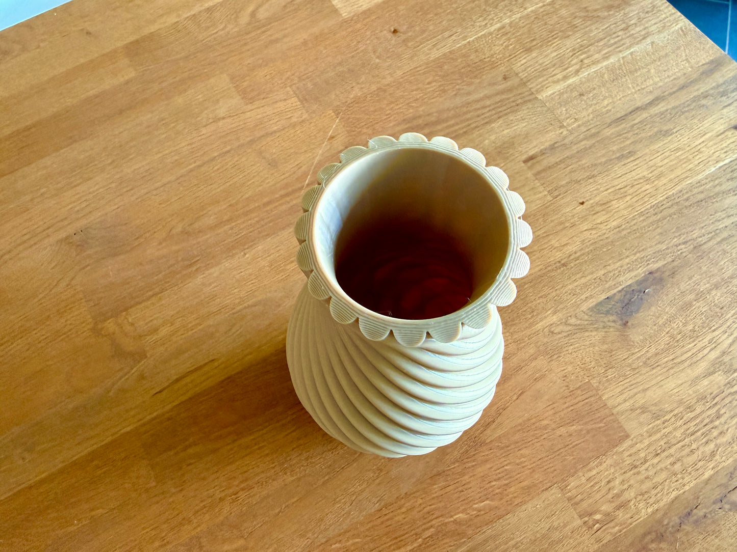 Modern Twisted Rib Vase – 3D Printed PETG Decorative Vase | Semi Gloss Finish | Home Decor